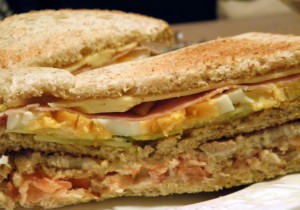 555364_400816776678689_495538514_n